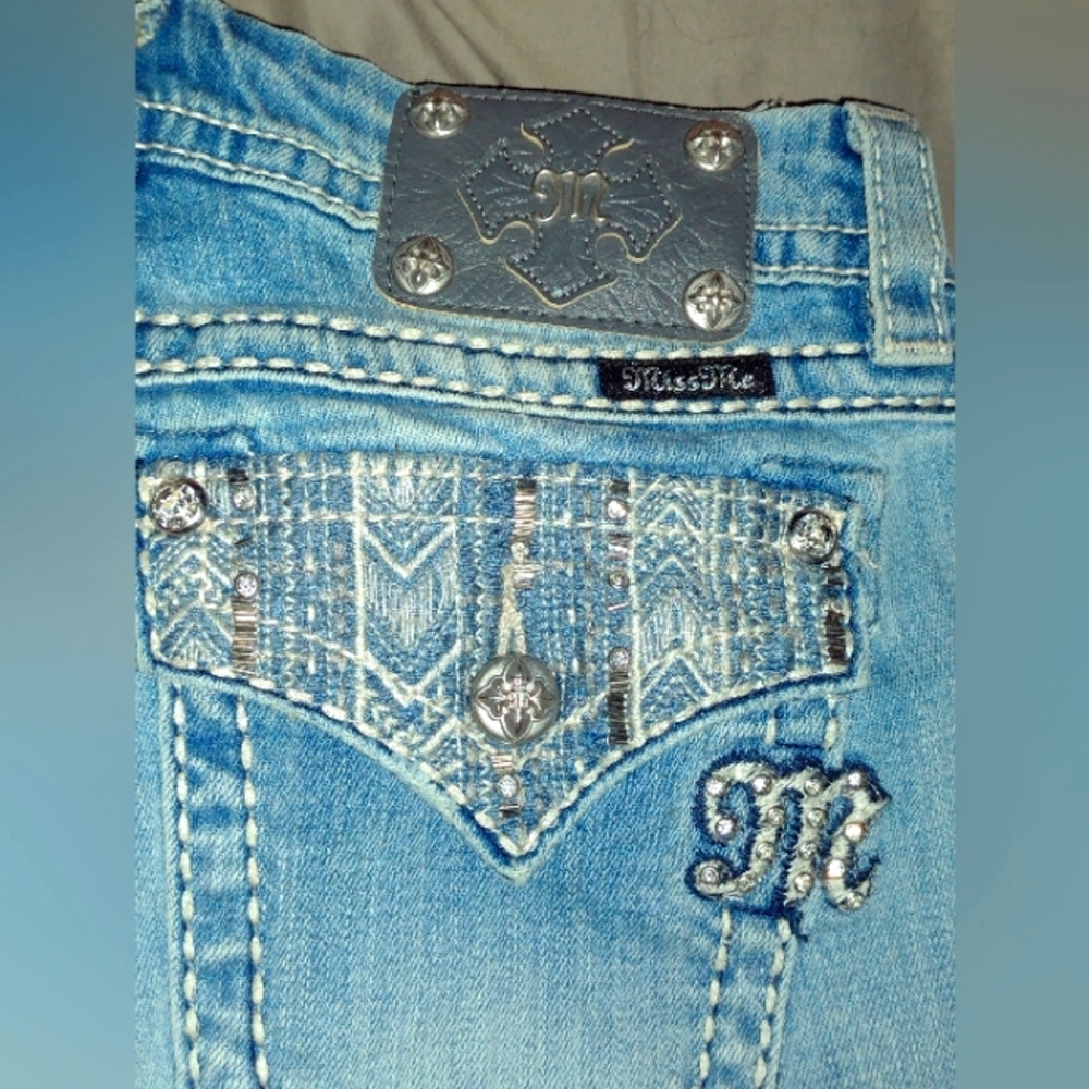 Women's Miss Me Crop Capri Jeans 28